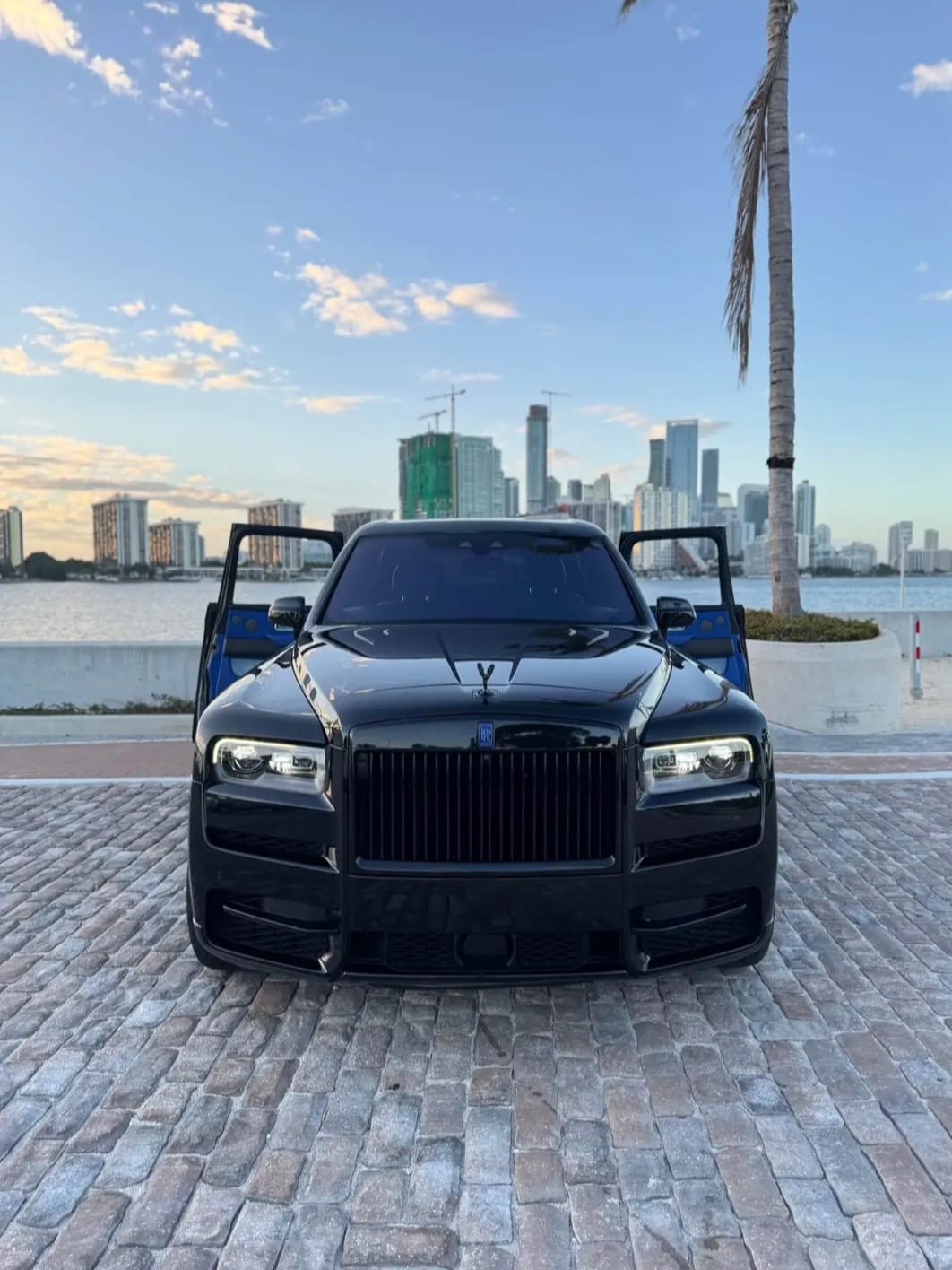 Cullinan front view with Pantheon grille